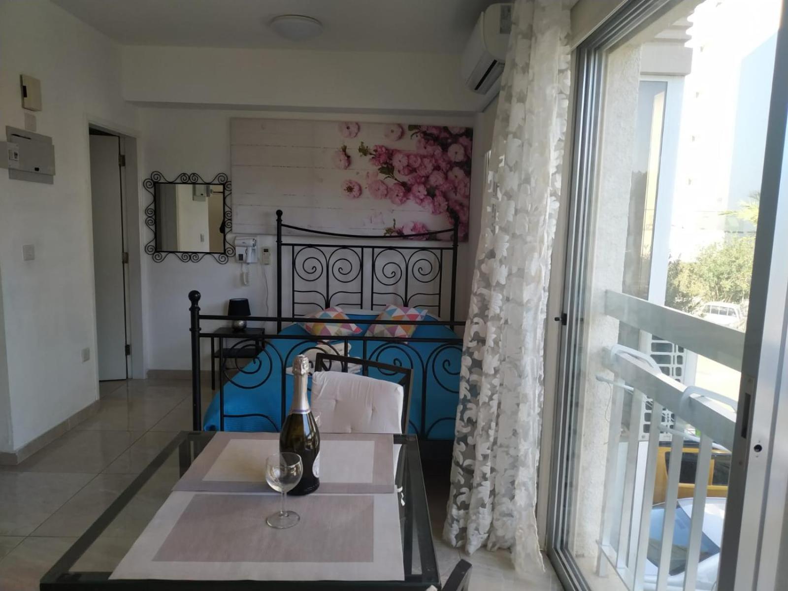 Stelia'S Seagate Studio Apt. Larnaca Dış mekan fotoğraf